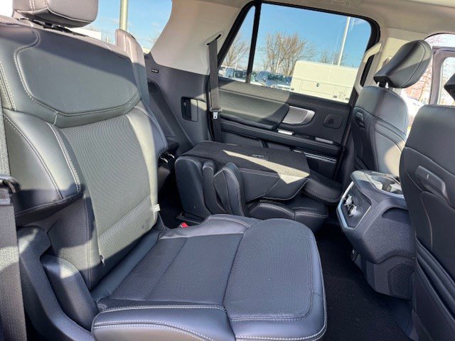 Certified 2025 Ford Expedition Platinum w/ Driver's Package image 38