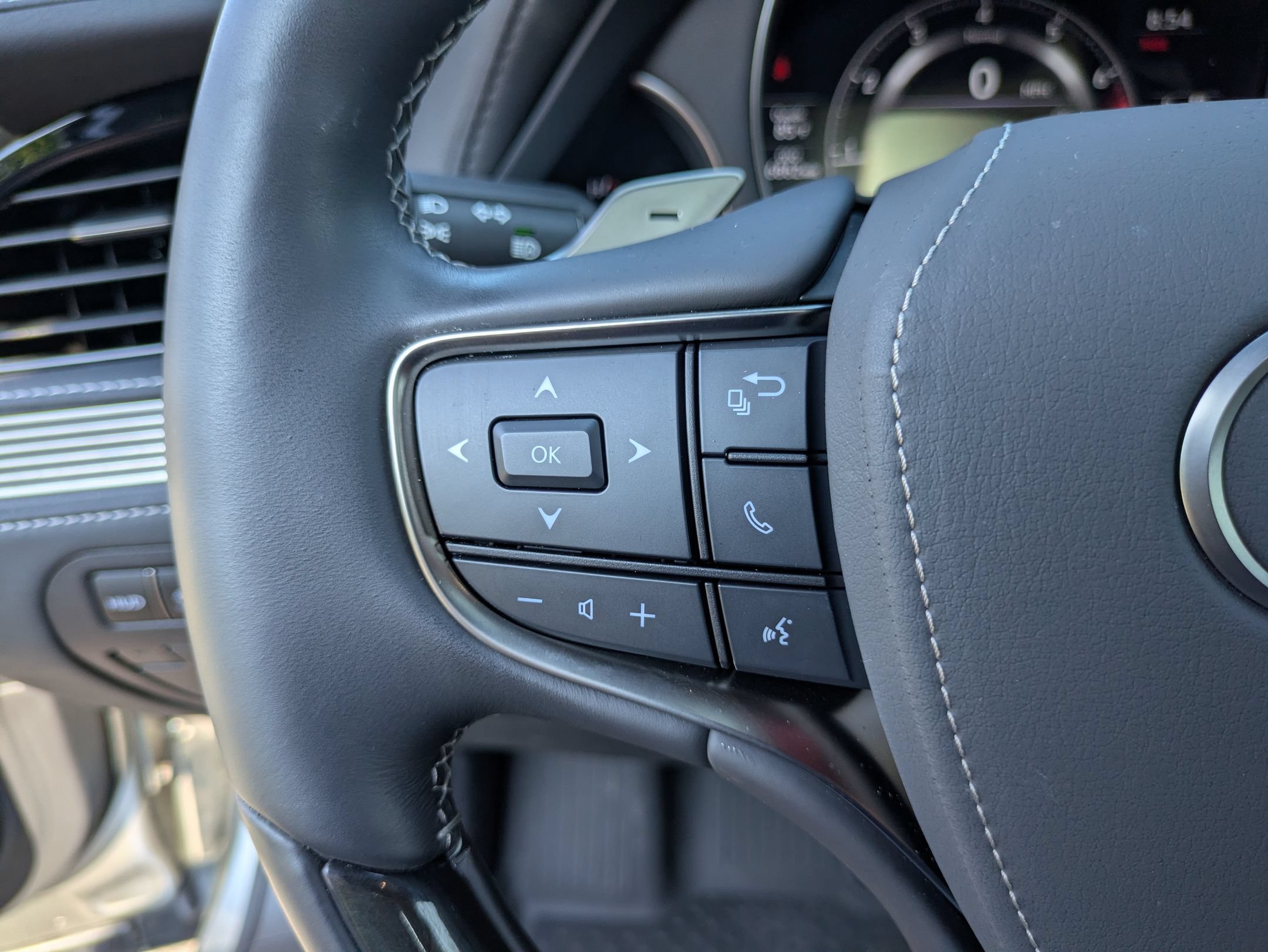 Used 2022 Lexus LS 500 w/ Interior Upgrade Package RWD image 18