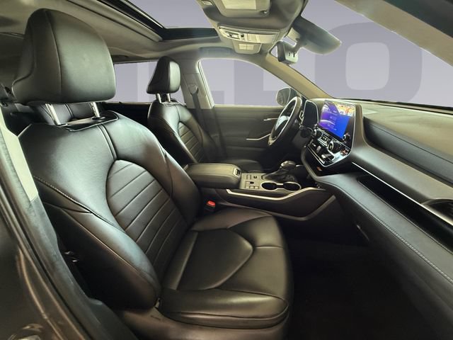 Used 2023 Toyota Highlander XLE AWD/4WD image 17