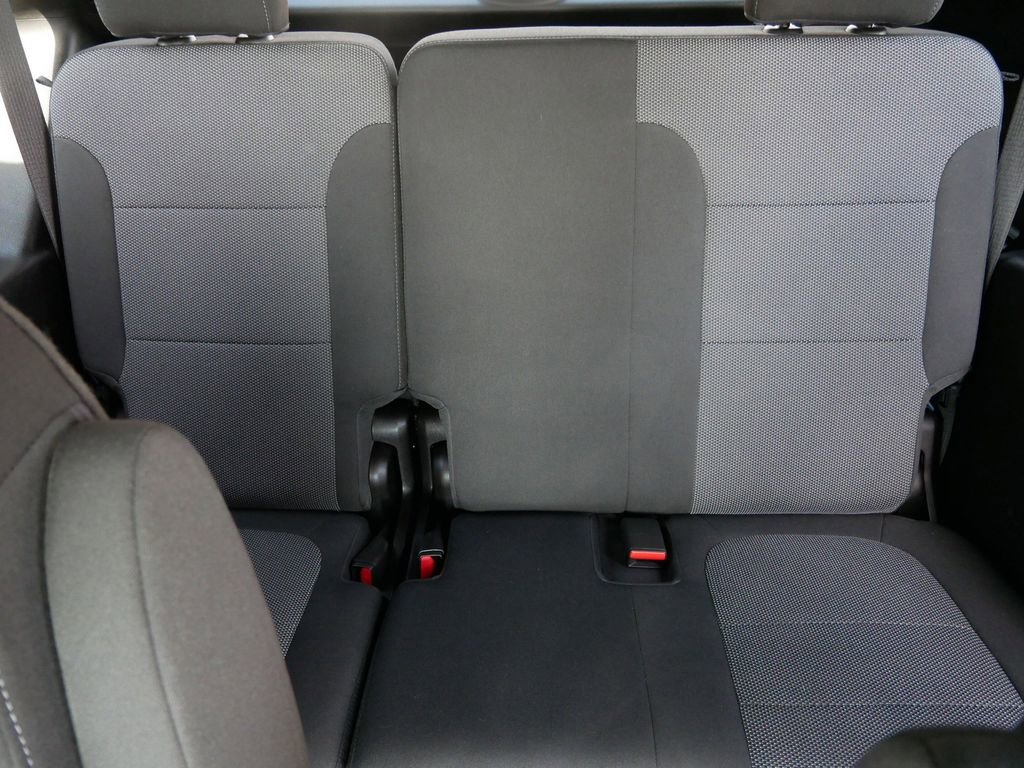 Used 2023 Chevrolet Traverse LT FWD image 14