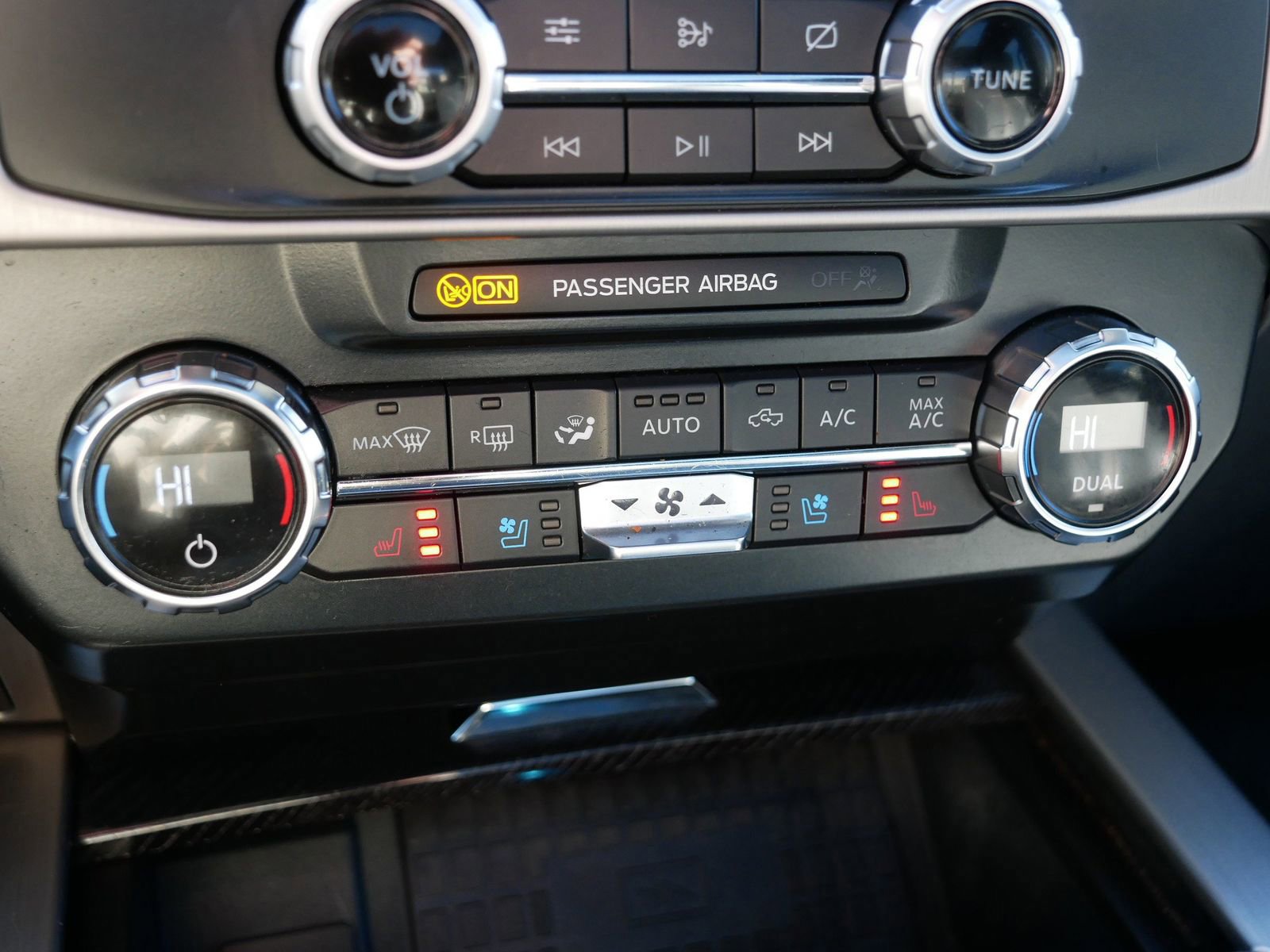 Certified 2022 Ford F250 Platinum w/ FX4 Off-Road Package image 27