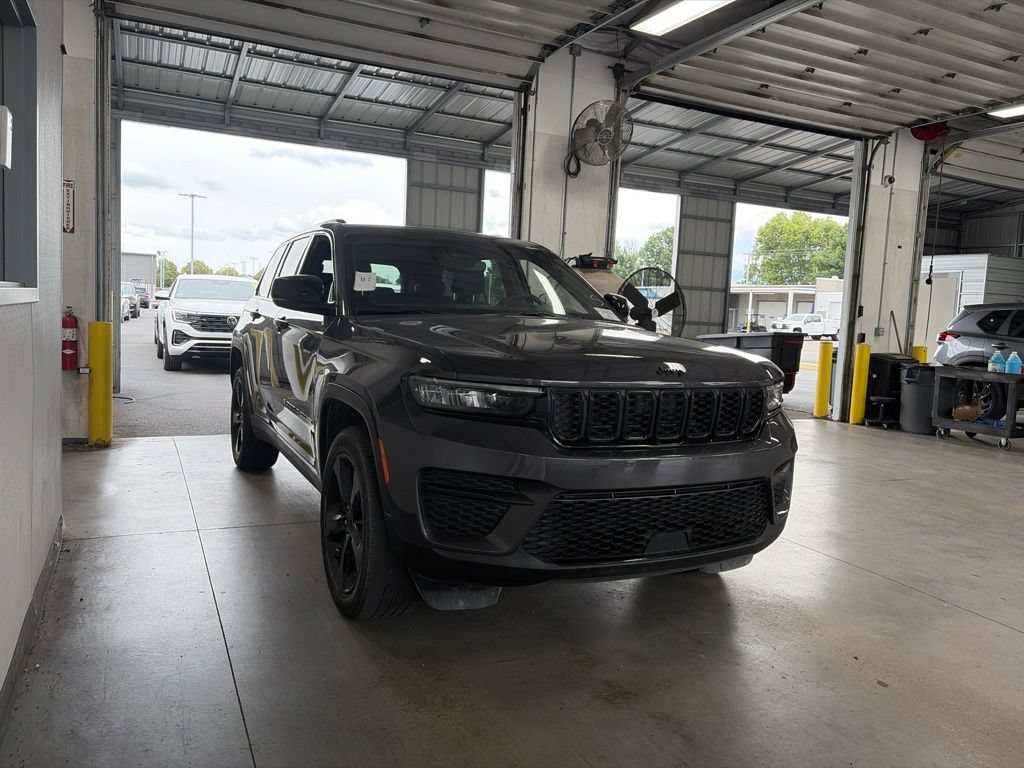 Used 2023 Jeep Grand Cherokee Altitude