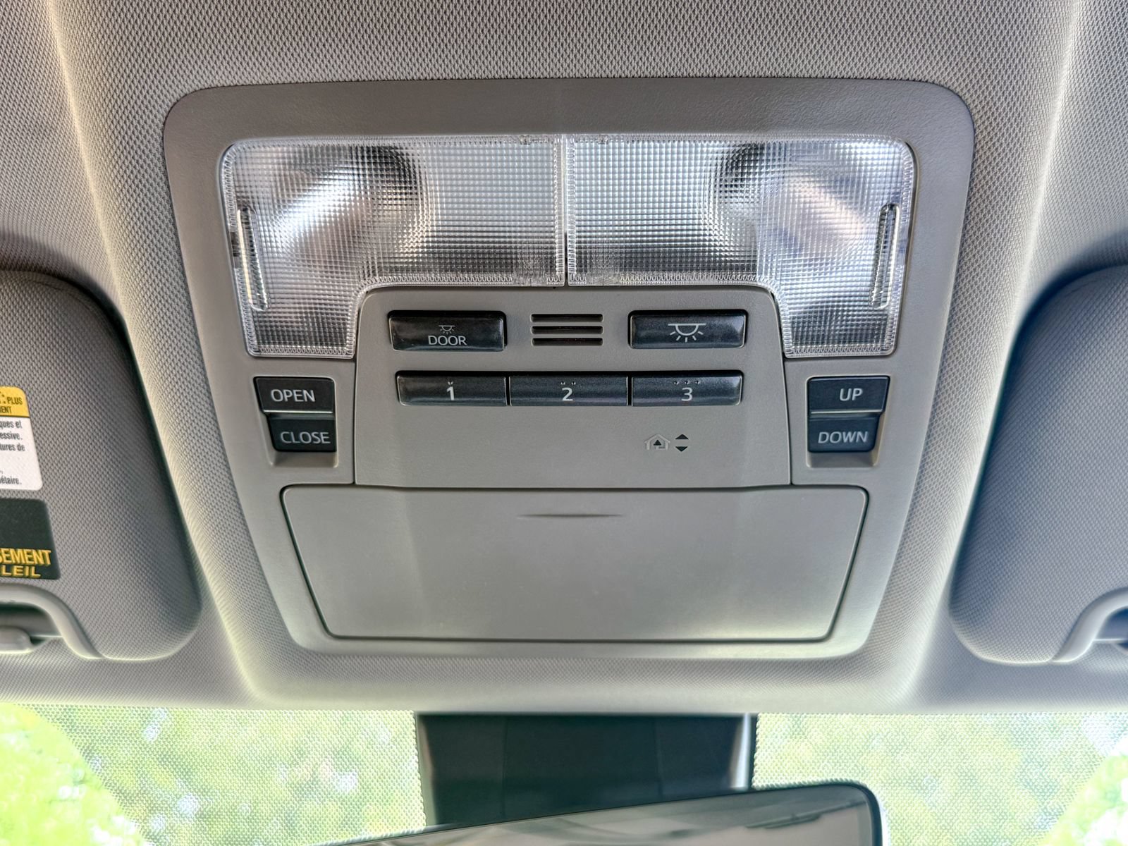 Used 2019 Toyota Highlander XLE AWD/4WD image 31