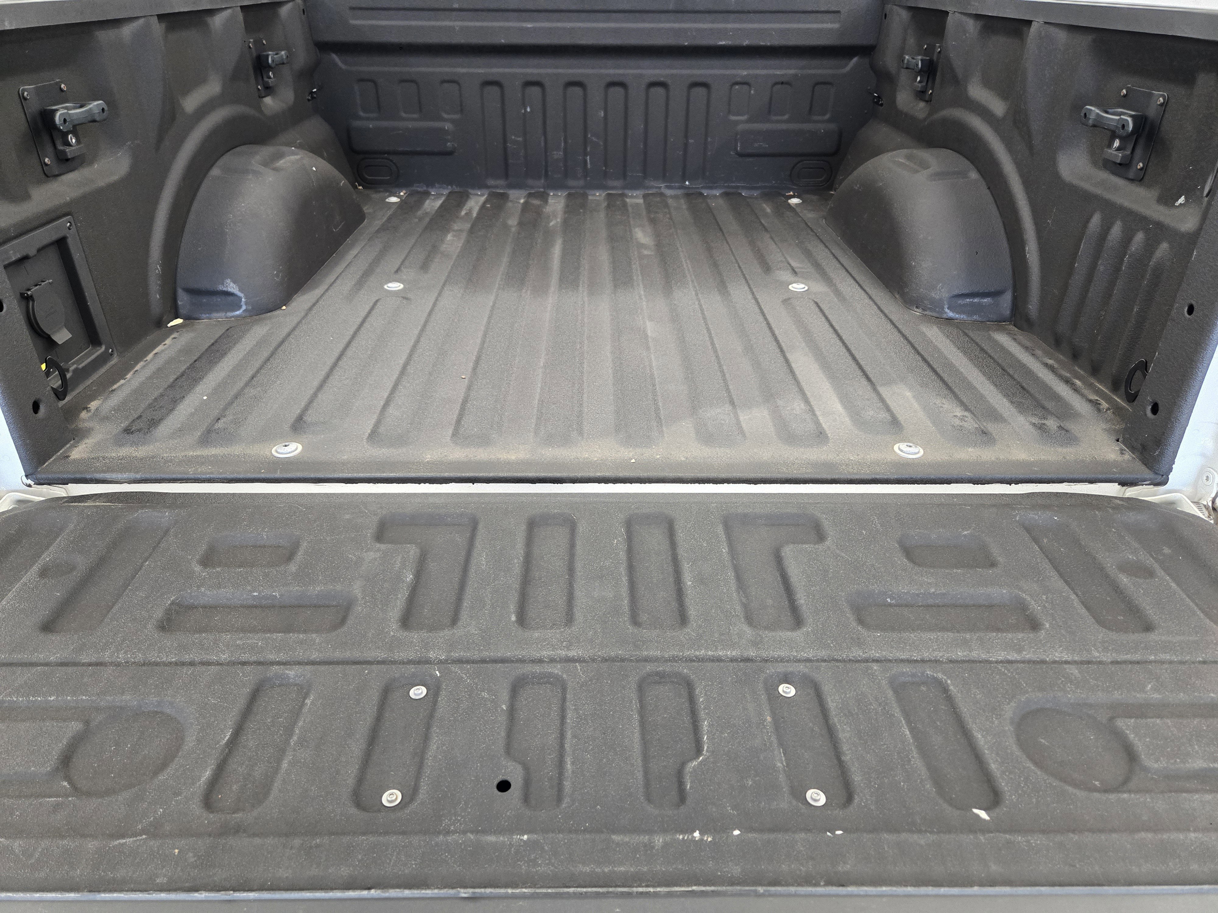 Certified 2022 Ford F150 XLT w/ Equipment Group 302A High image 31