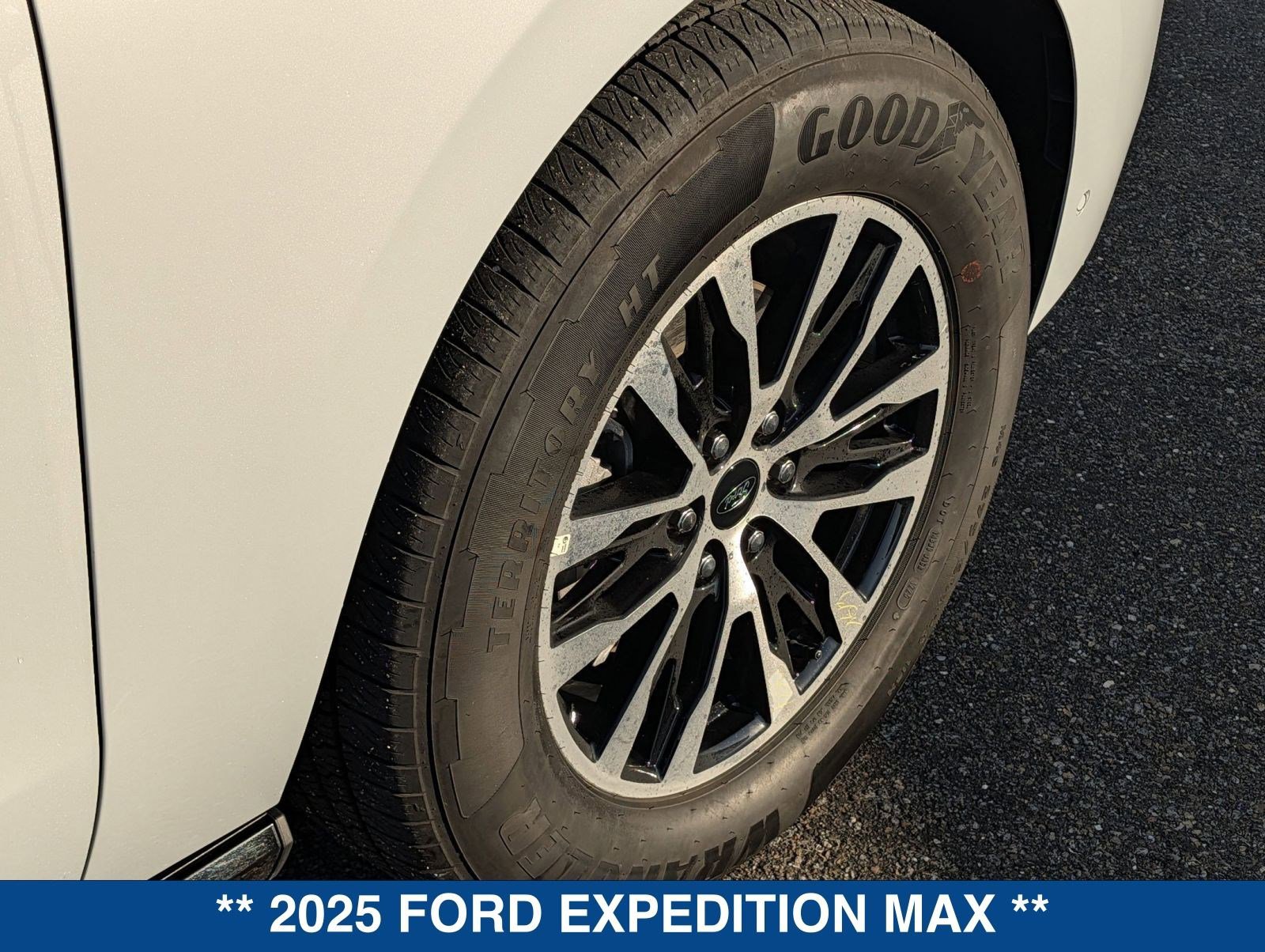Certified 2025 Ford Expedition Max Platinum image 12