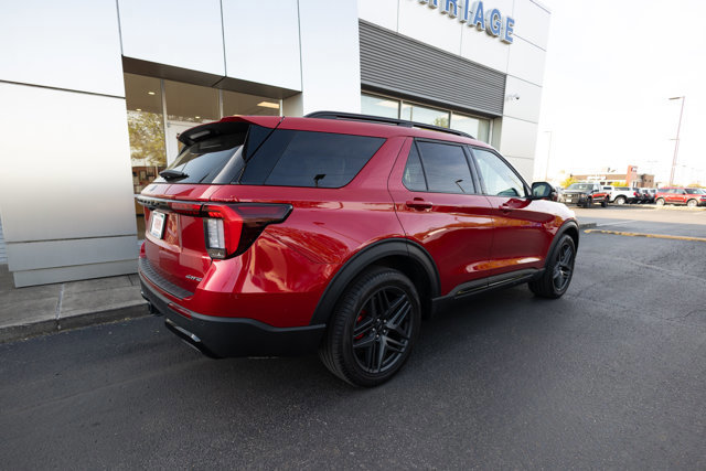 Certified 2025 Ford Explorer ST-Line w/ Premium Package image 4