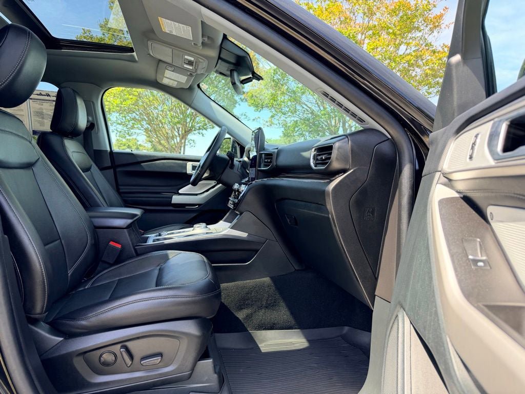 Certified 2023 Ford Explorer Limited w/ Limited Technology Package AWD/4WD image 15