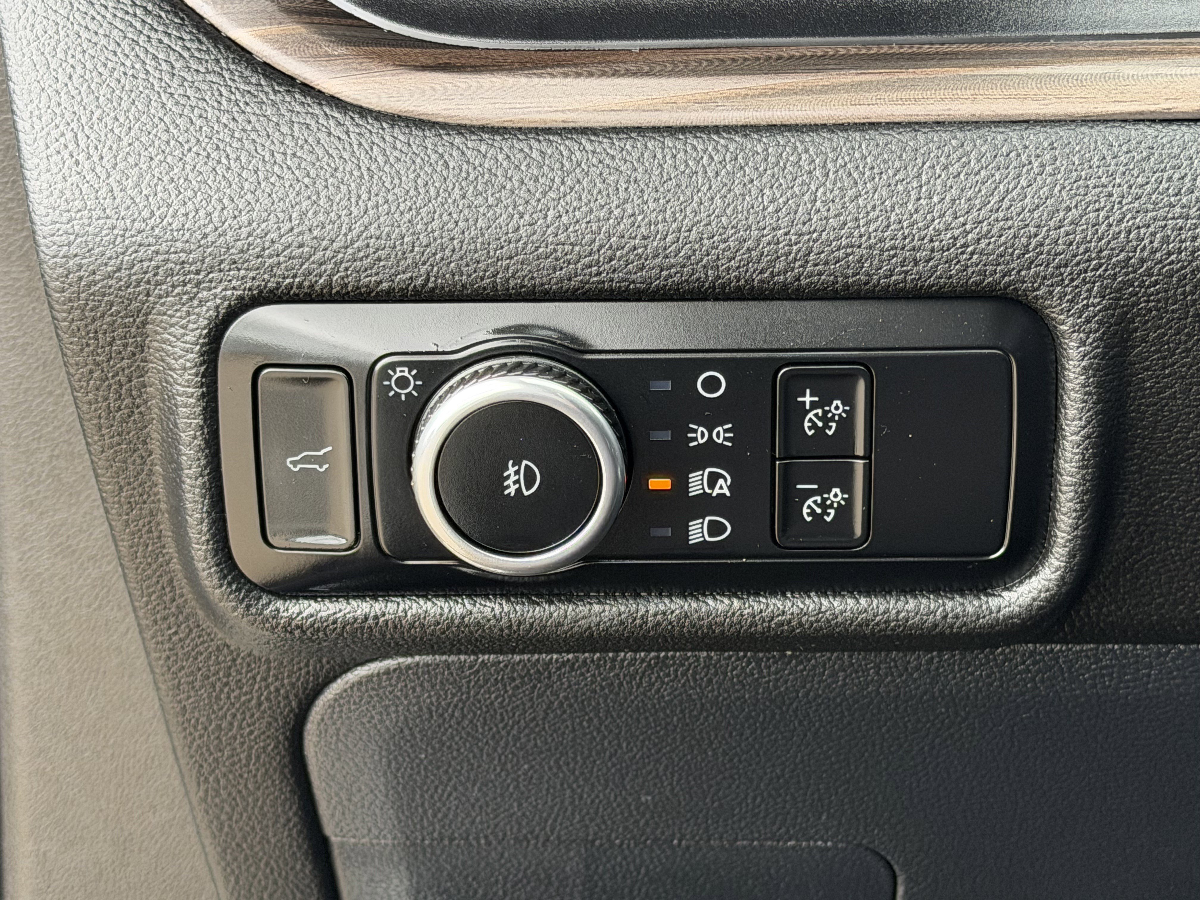 Certified 2024 Ford Explorer Limited w/ Limited Technology Package RWD image 24