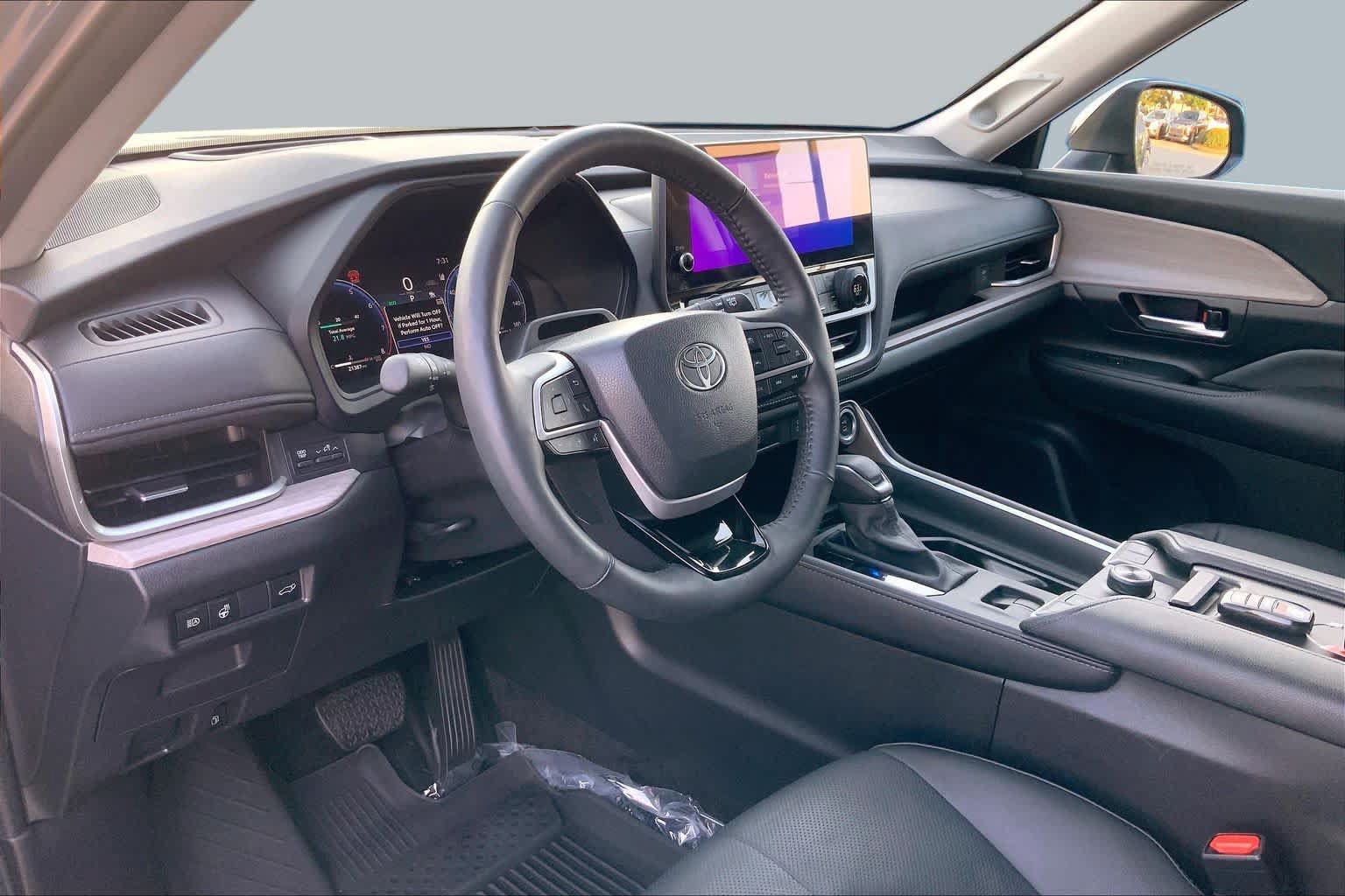 Used 2024 Toyota Grand Highlander AWD image 17