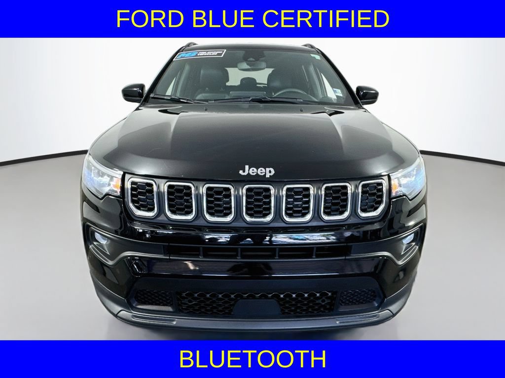 Used 2024 Jeep Compass Latitude AWD/4WD image 3