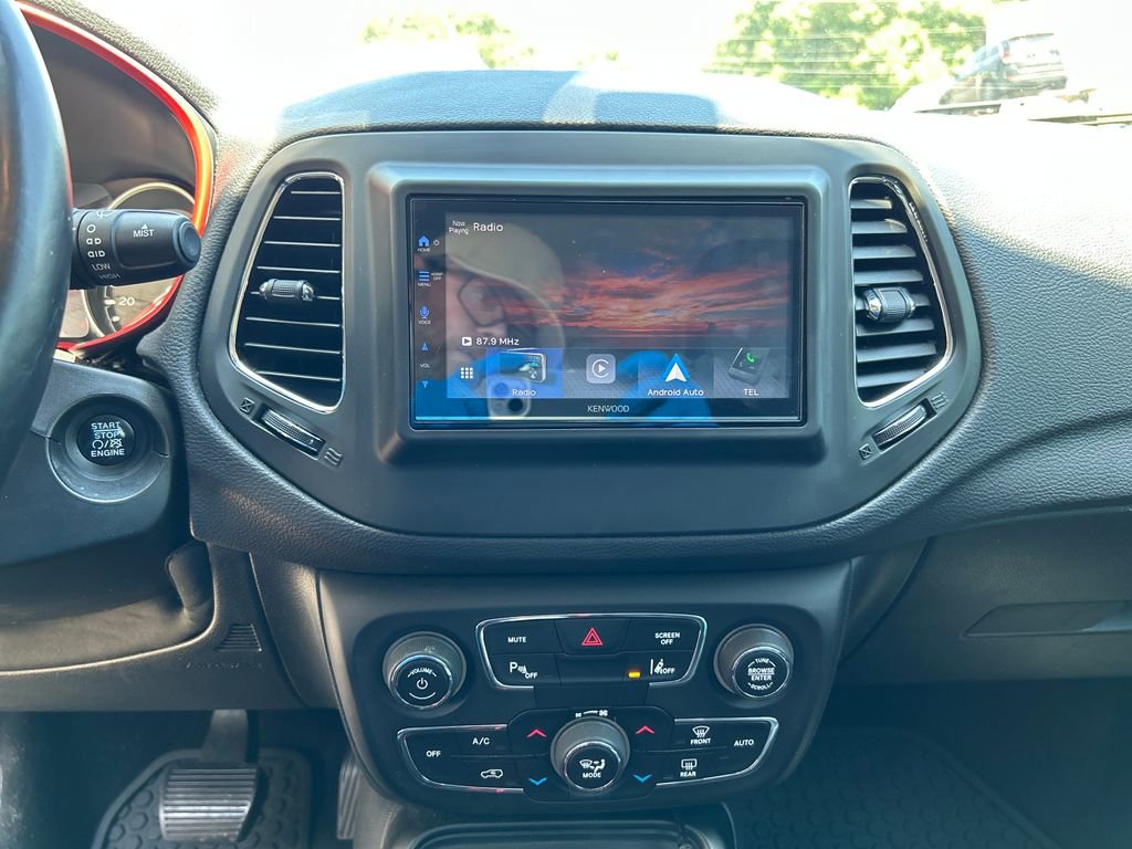 Used 2018 Jeep Compass Trailhawk w/ Leather Interior Group AWD/4WD image 18