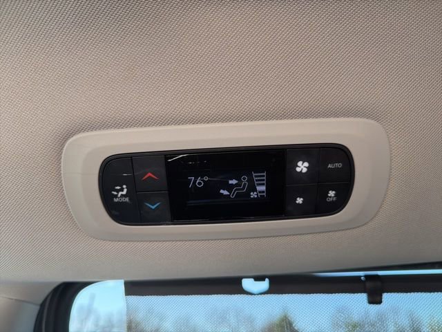 Used 2023 Chrysler Pacifica Touring-L image 20