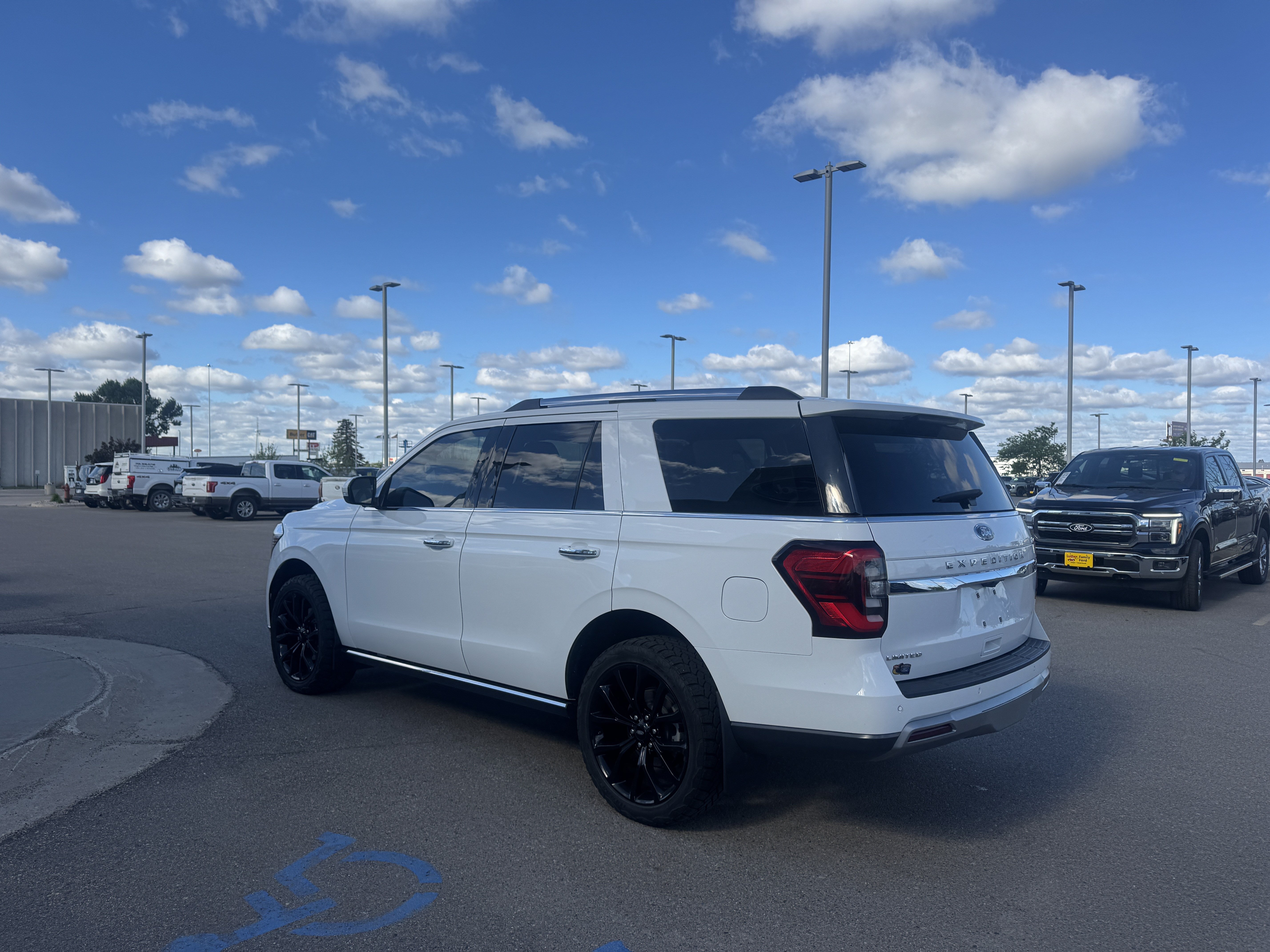 Certified 2022 Ford Expedition Limited AWD/4WD image 4