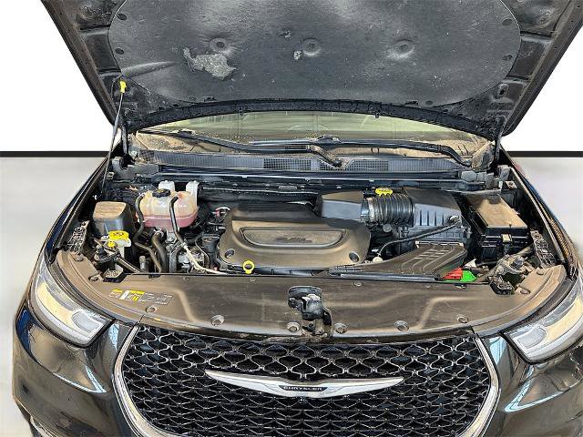 Used 2023 Chrysler Pacifica Limited image 23