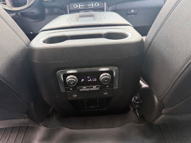 Used 2024 GMC Yukon XL AT4 w/ Technology Package AWD/4WD image 23