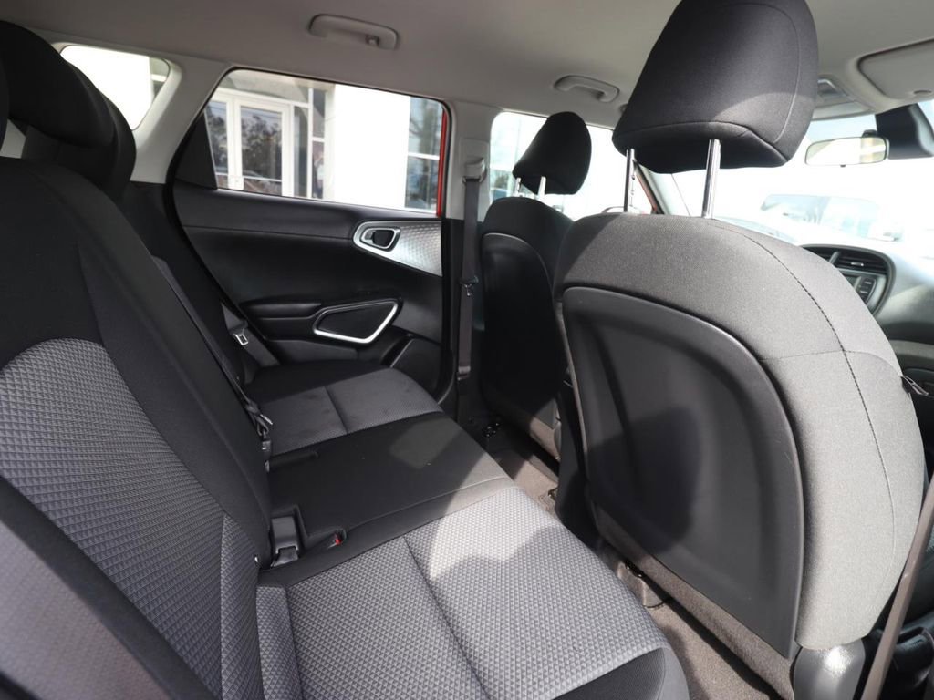 Used 2025 Kia Soul LX w/ LX Technology Package image 22