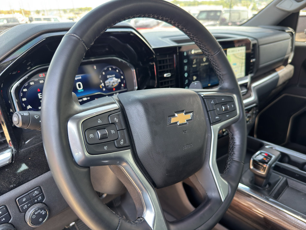 Used 2025 Chevrolet Silverado 1500 LT AWD/4WD image 16