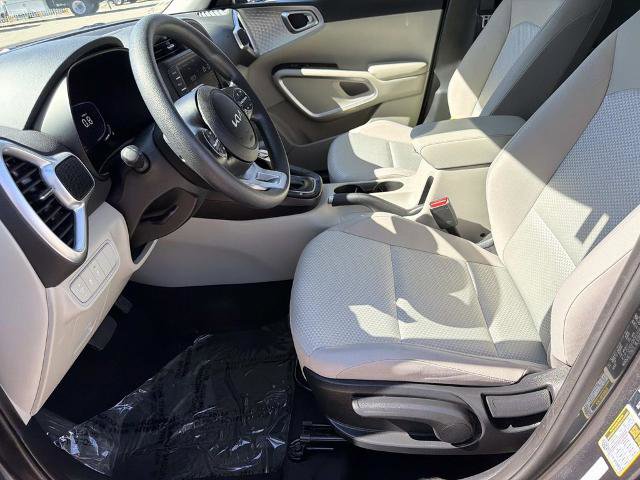 Used 2025 Kia Soul LX FWD image 17