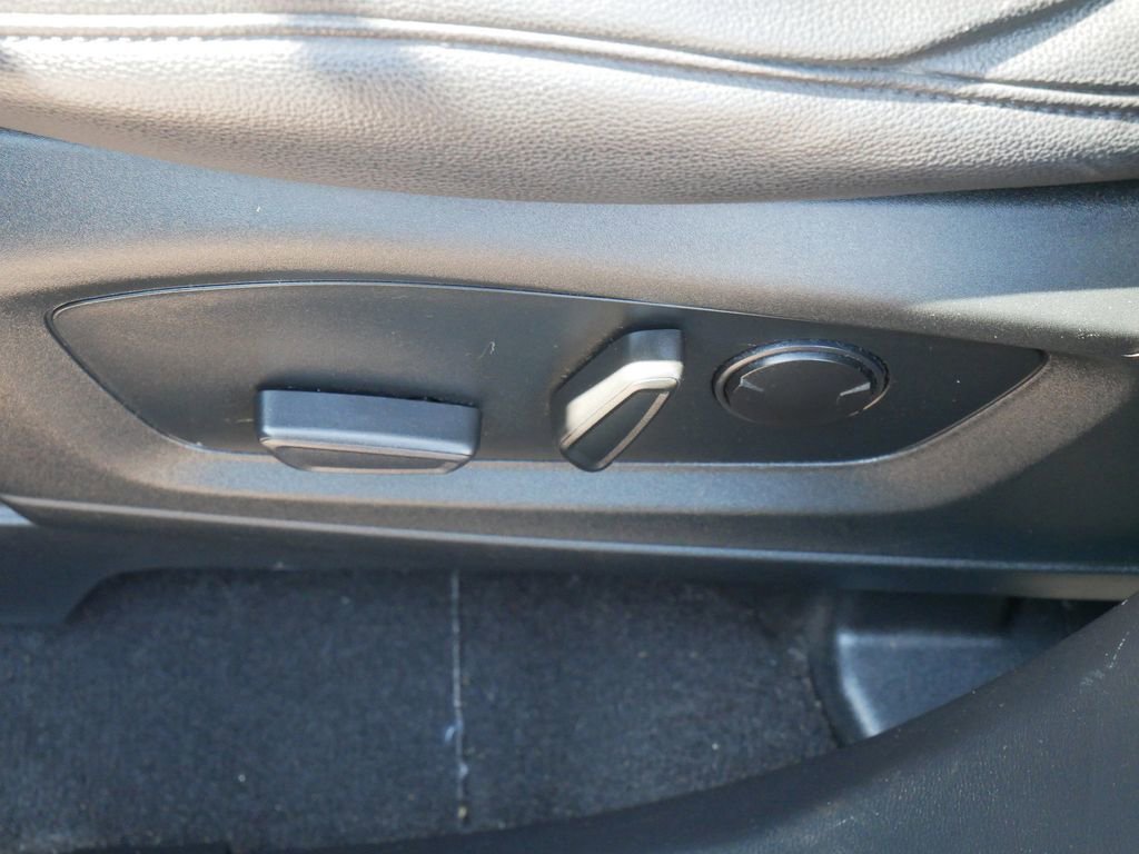 Certified 2020 Ford Explorer XLT w/ Equipment Group 202A image 19