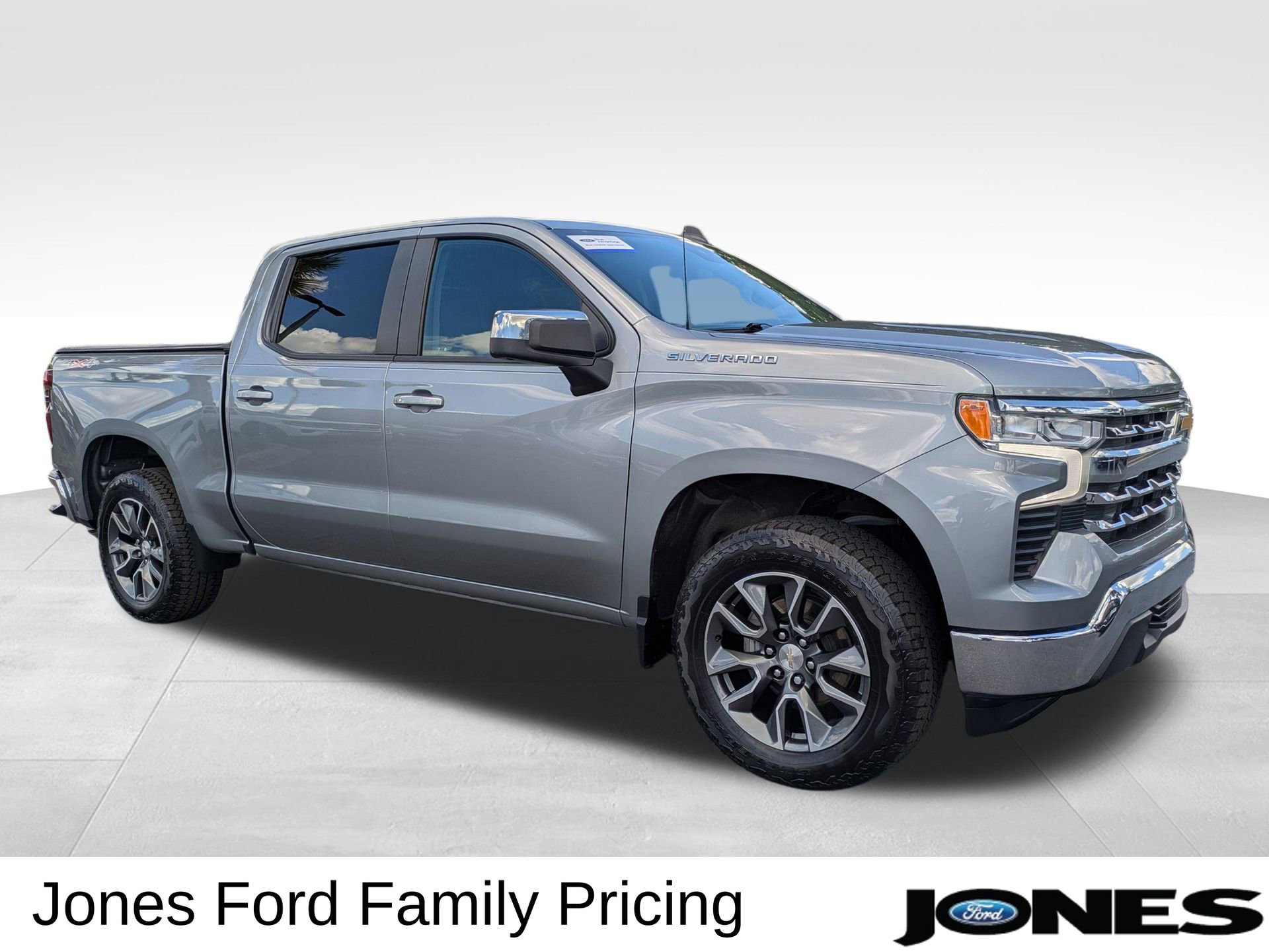 Used 2023 Chevrolet Silverado 1500 LT AWD/4WD image 3