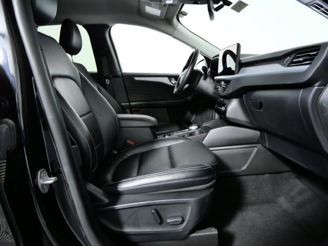 Certified 2025 Ford Escape Platinum AWD/4WD image 11