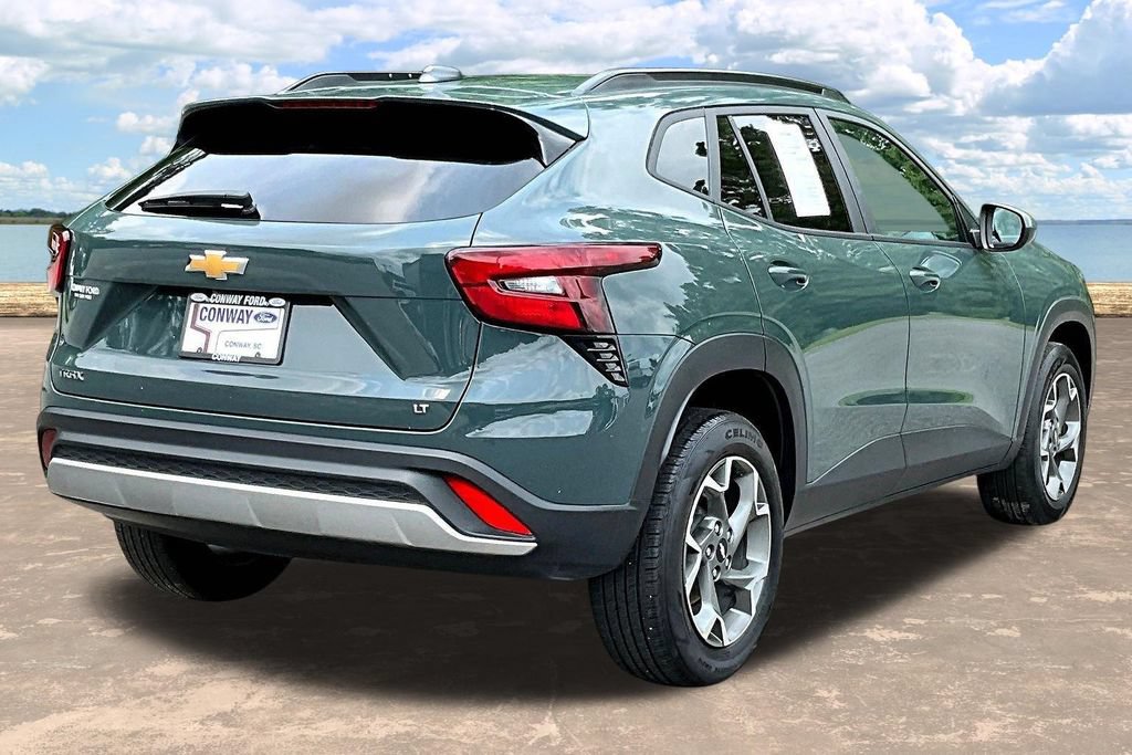 Used 2025 Chevrolet Trax LT FWD image 8