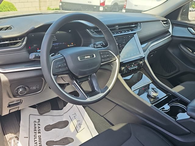 Used 2023 Jeep Grand Cherokee L Laredo w/ Luxury Tech Group I AWD/4WD image 19
