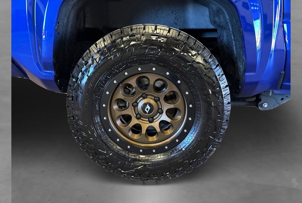 Used 2025 Toyota Tacoma SR5 AWD/4WD image 19