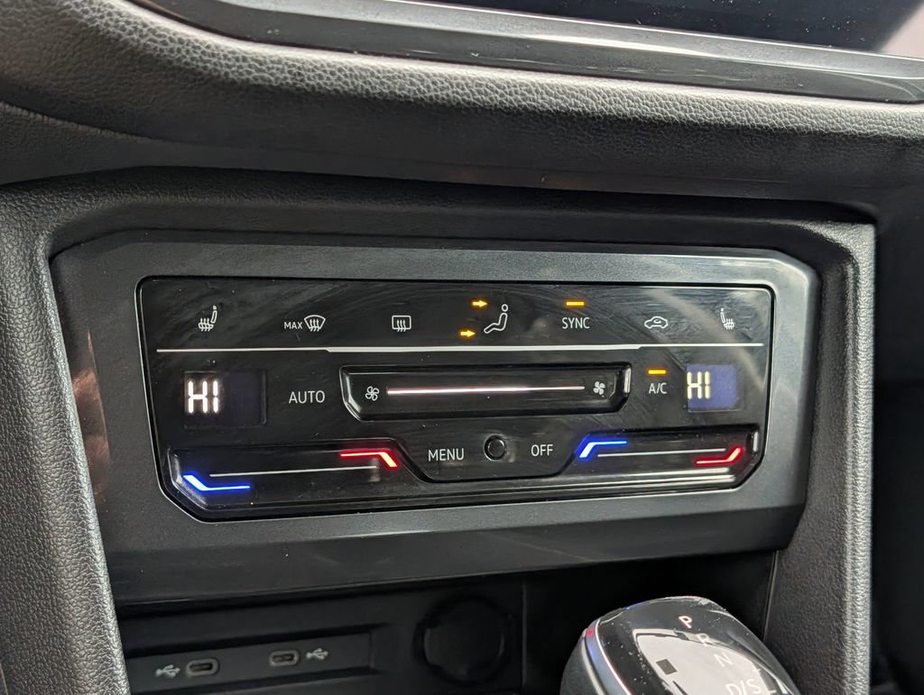 Used 2023 Volkswagen Tiguan SE image 21