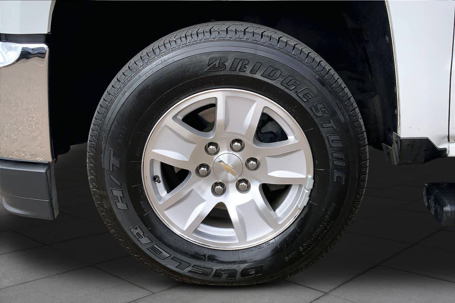 Used 2018 Chevrolet Silverado 1500 LT w/ Texas Edition RWD image 11