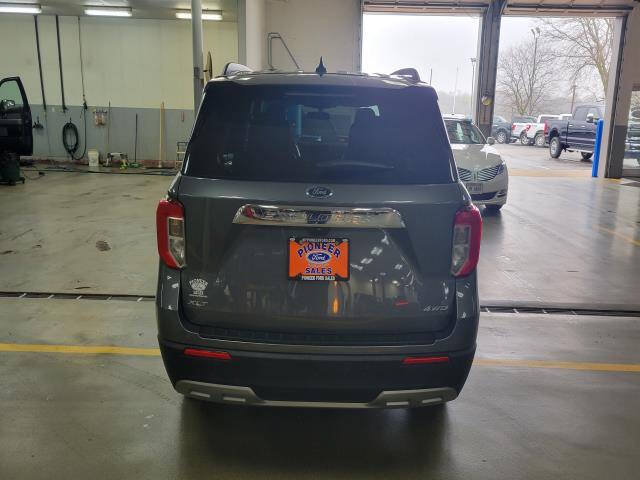 Certified 2023 Ford Explorer XLT w/ Equipment Group 202A AWD/4WD image 4