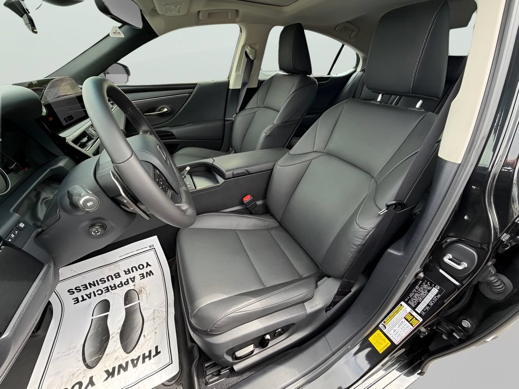Used 2025 Lexus ES 300h w/ Premium Package FWD image 11