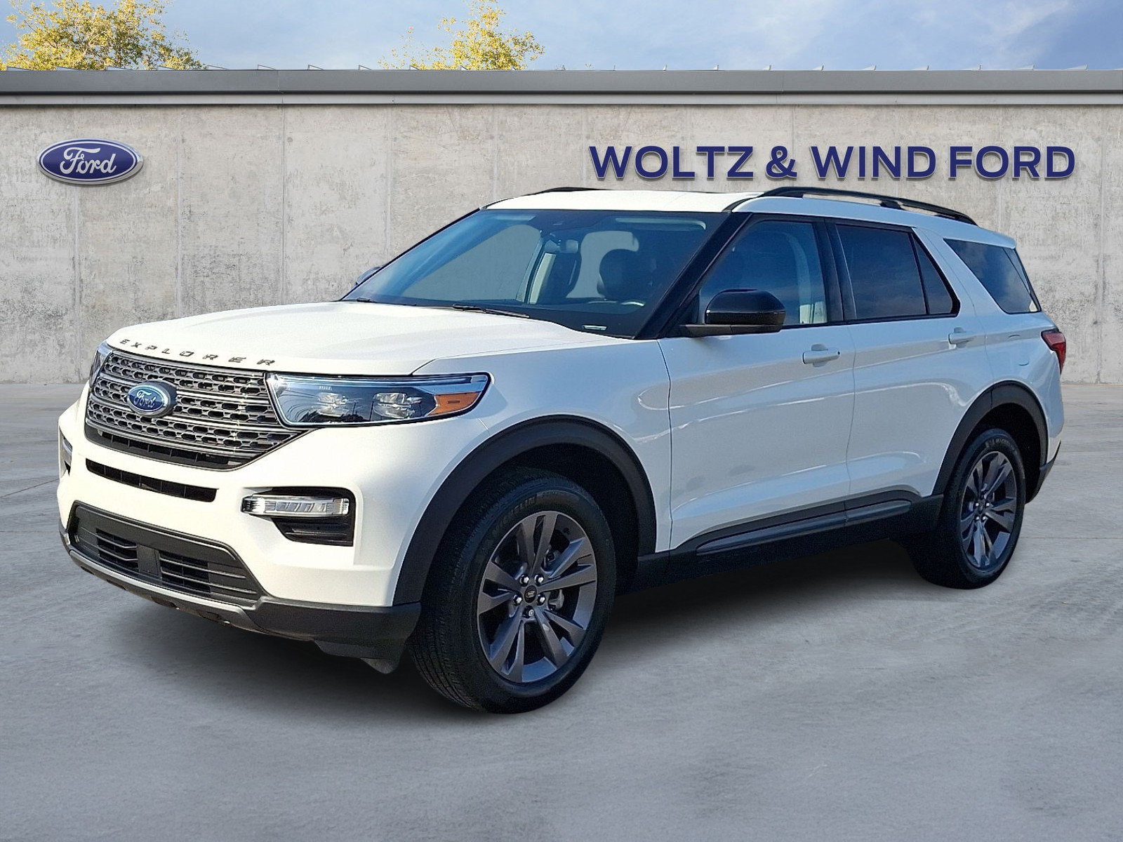 Certified 2024 Ford Explorer XLT w/ Equipment Group 202A AWD/4WD image 3
