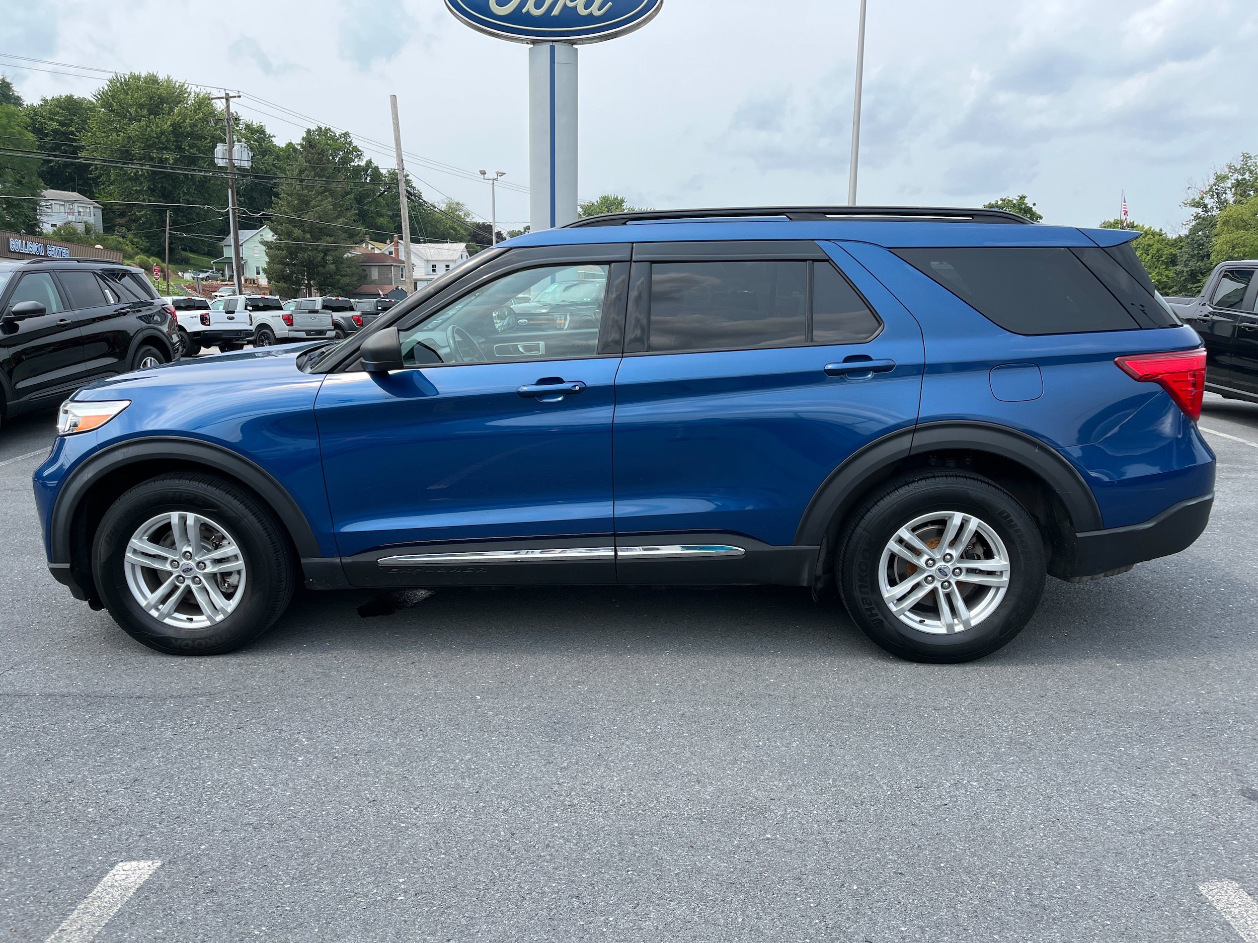 Certified 2020 Ford Explorer XLT w/ Comfort Package AWD/4WD image 11
