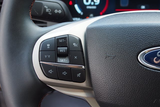 Certified 2025 Ford Explorer Active RWD image 24