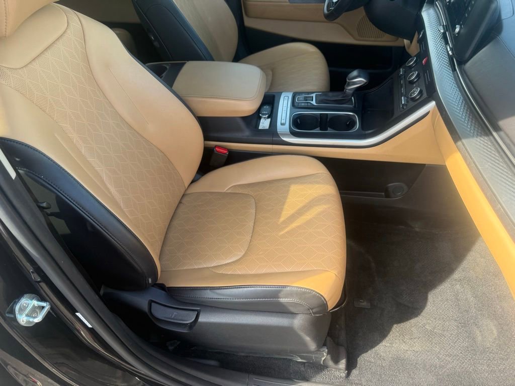 Used 2024 Kia Carnival LX FWD image 56