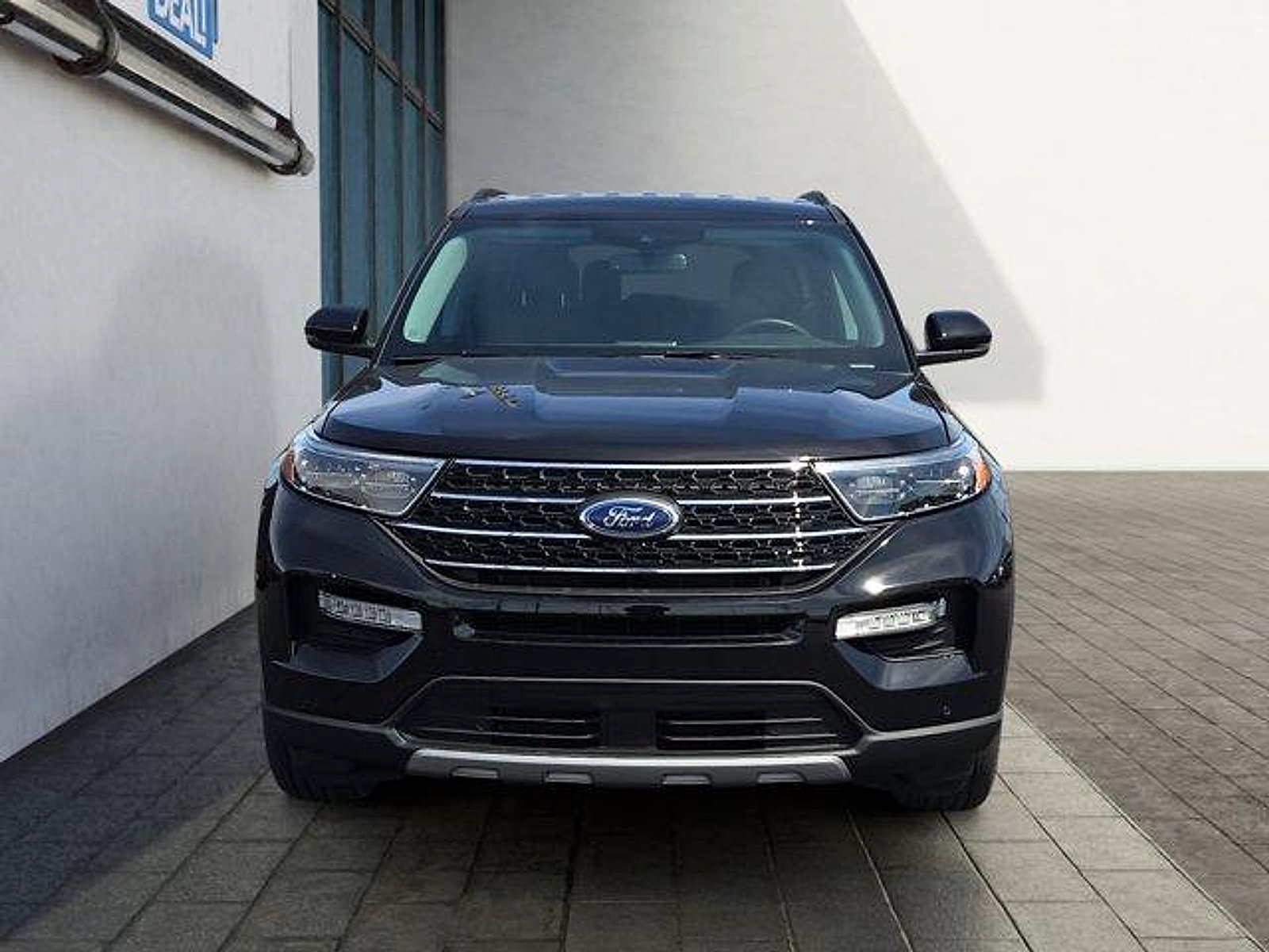Certified 2023 Ford Explorer XLT w/ Equipment Group 202A AWD/4WD image 8