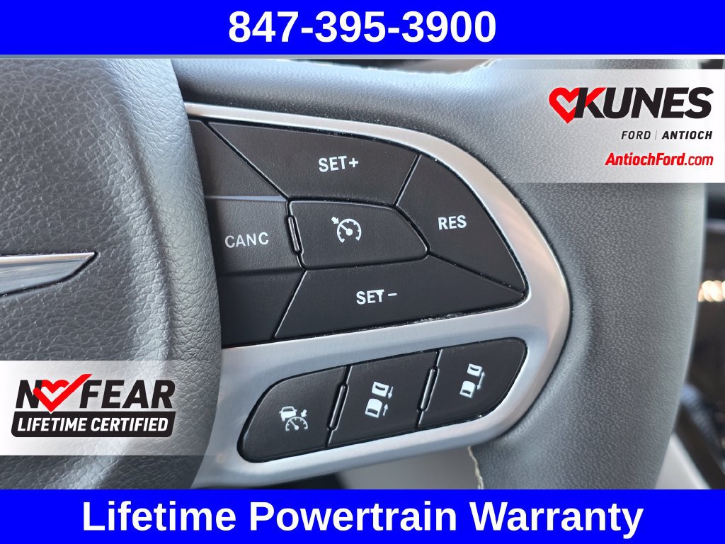 Used 2024 Chrysler Pacifica Touring-L FWD image 35