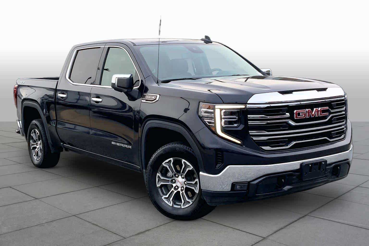 Used 2025 GMC Sierra 1500 SLT AWD/4WD image 3