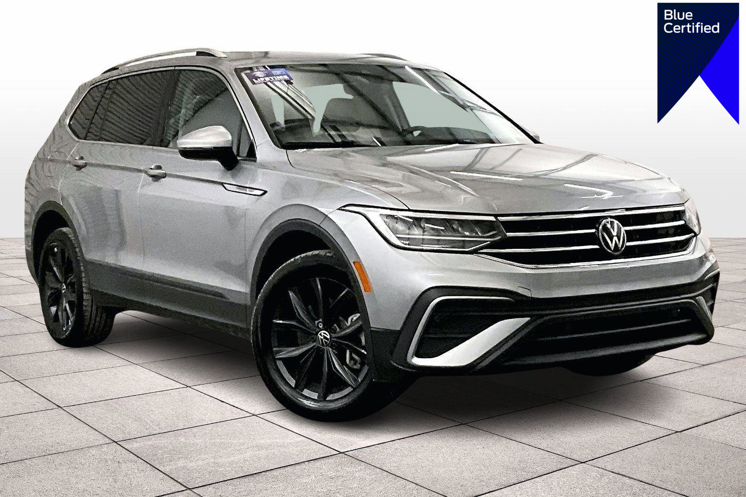 Used 2024 Volkswagen Tiguan SE image 1