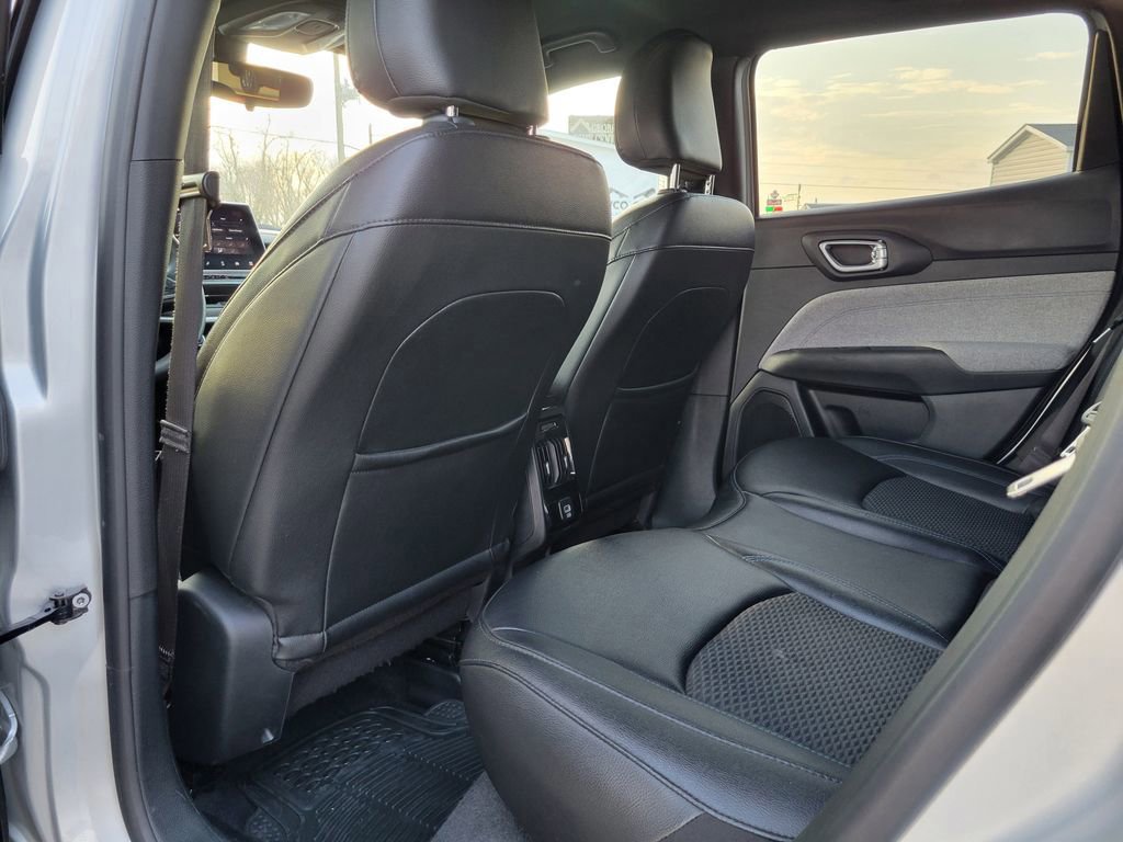 Used 2024 Jeep Compass Latitude image 13