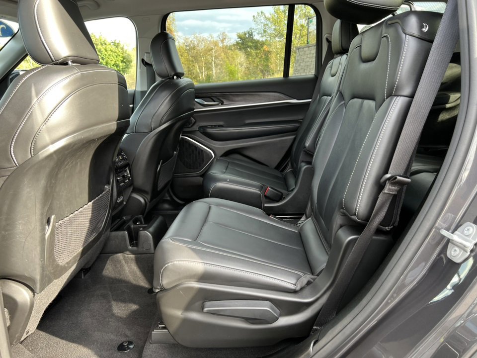 Used 2022 Jeep Grand Cherokee L Limited image 12