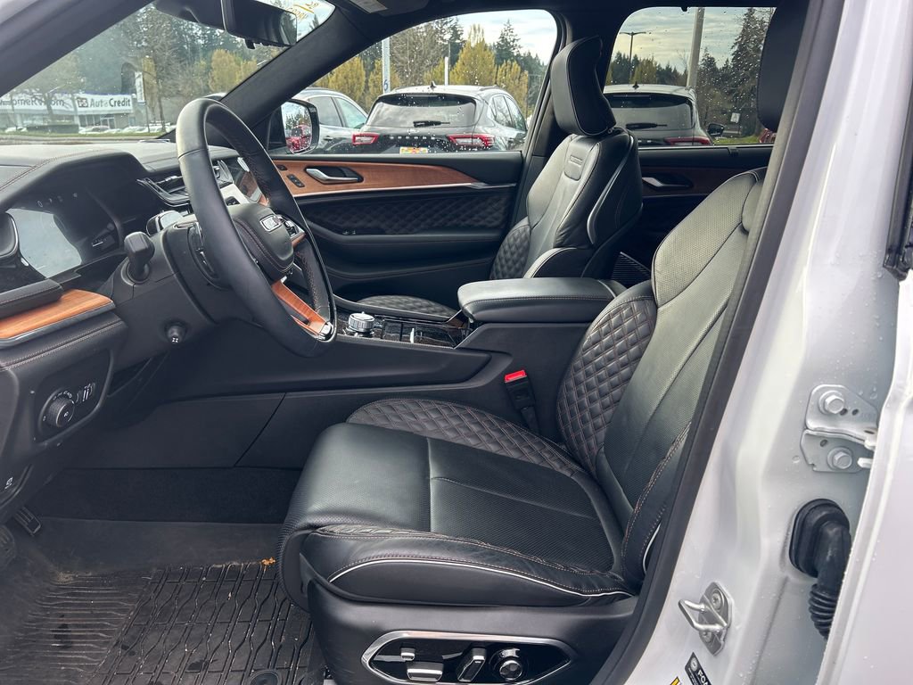 Used 2024 Jeep Grand Cherokee L Summit AWD/4WD image 6