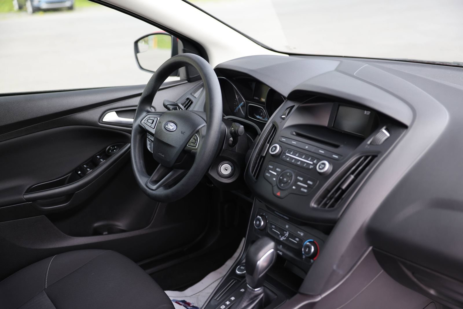 Certified 2017 Ford Focus SE FWD image 9