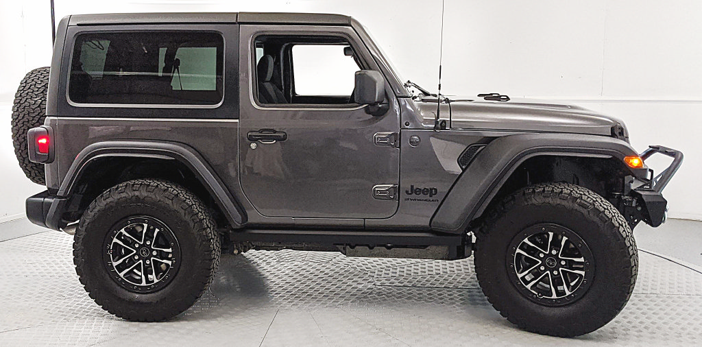 Used 2026 Jeep Wrangler Sport AWD/4WD image 2