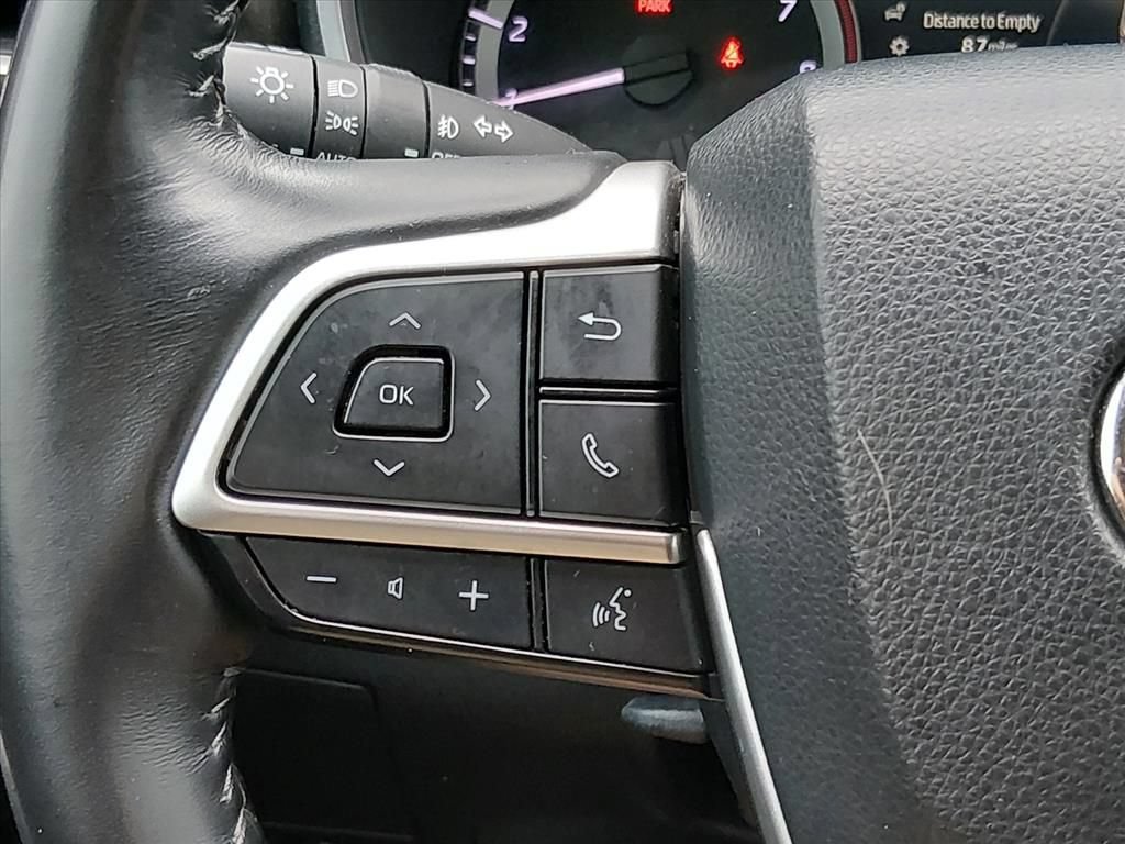 Used 2023 Toyota Highlander XLE FWD image 24