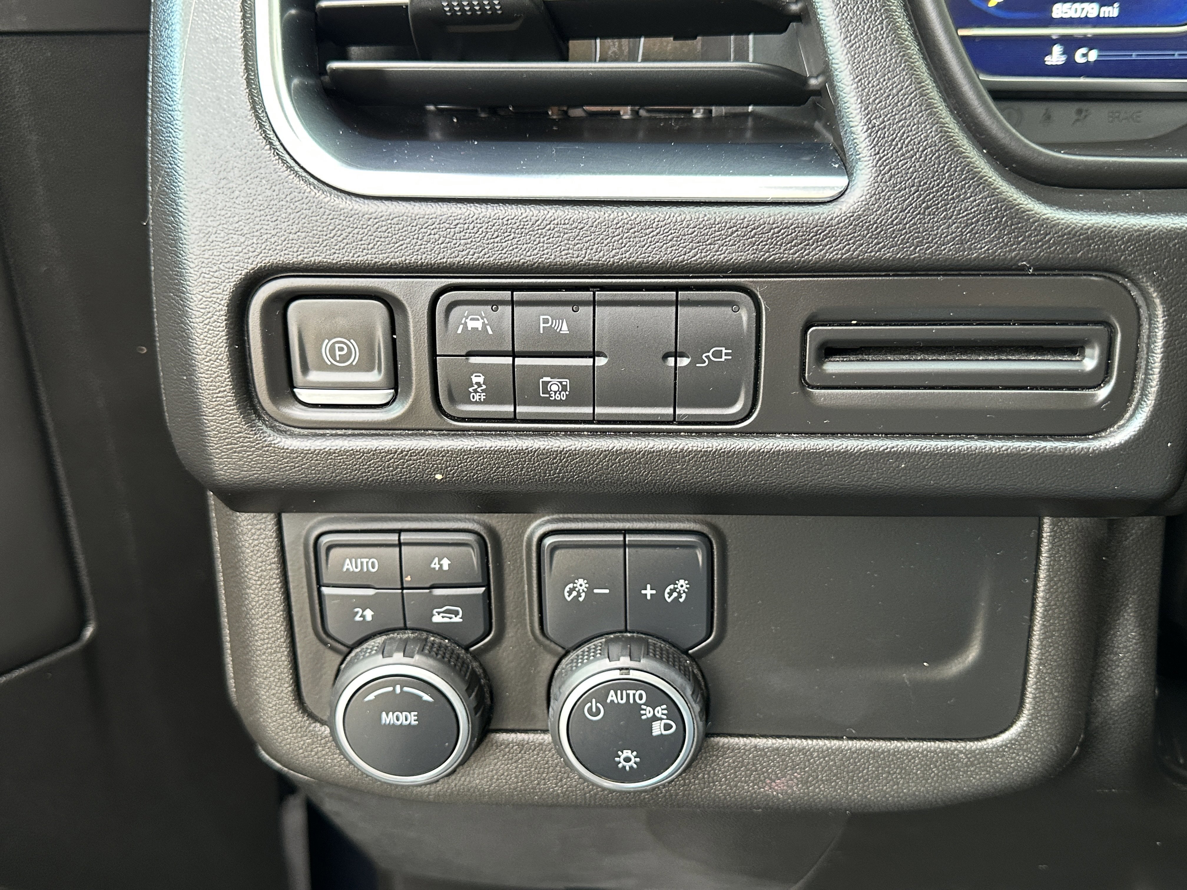 Used 2022 Chevrolet Suburban RST w/ Luxury Package image 22