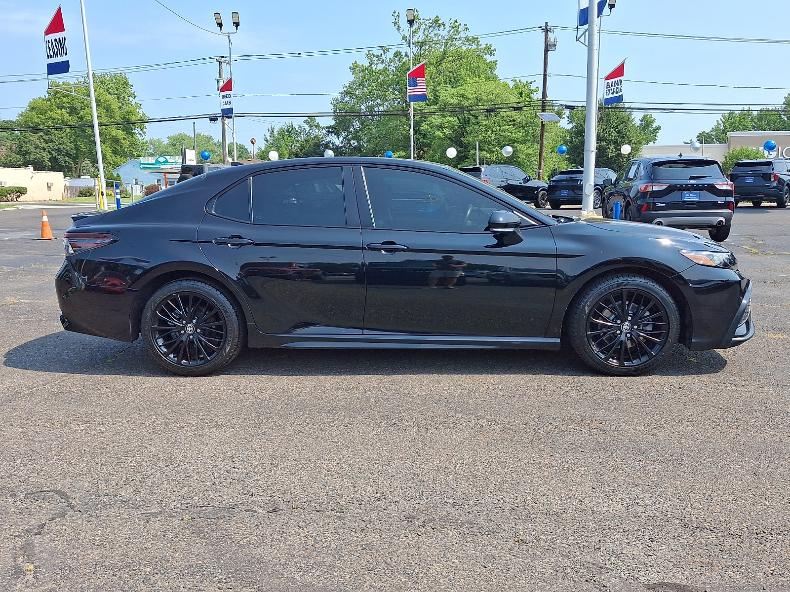 Used 2022 Toyota Camry SE w/ Carpet Mat Package (TMS) FWD image 8