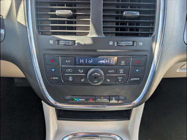 Used 2019 Dodge Grand Caravan SXT w/ Driver Convenience Group image 11