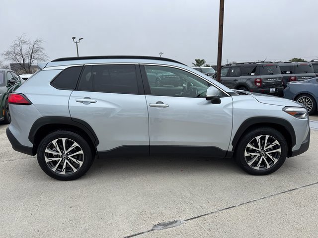 Used 2024 Toyota Corolla Cross XLE image 6